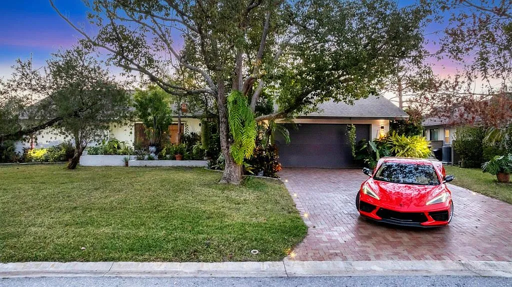 4076 Southwell Way, Sarasota